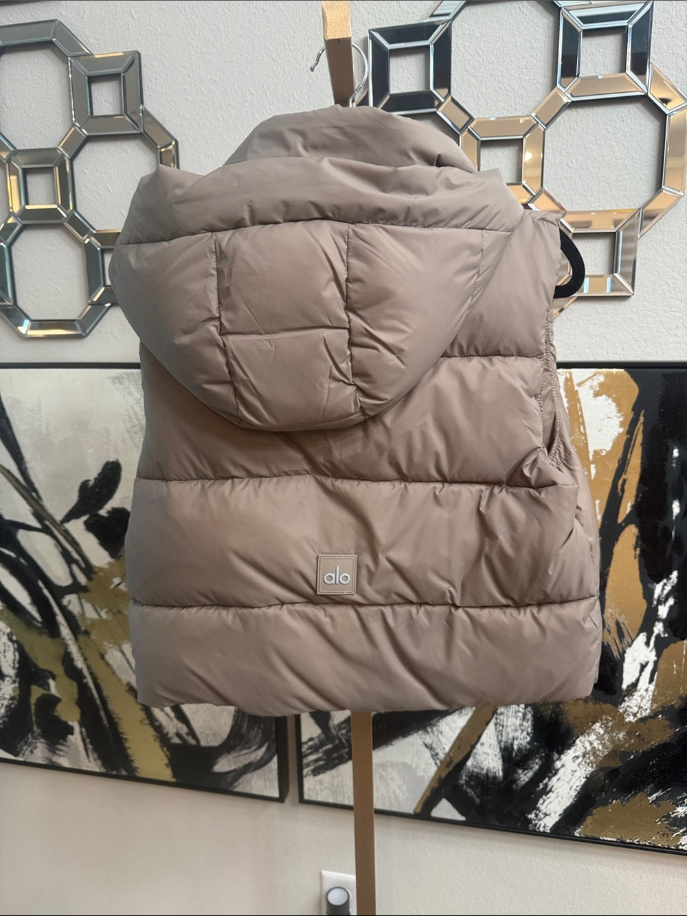 ALO Yoga Quilted Puffer Vest Taupe - Picture 3 of 14